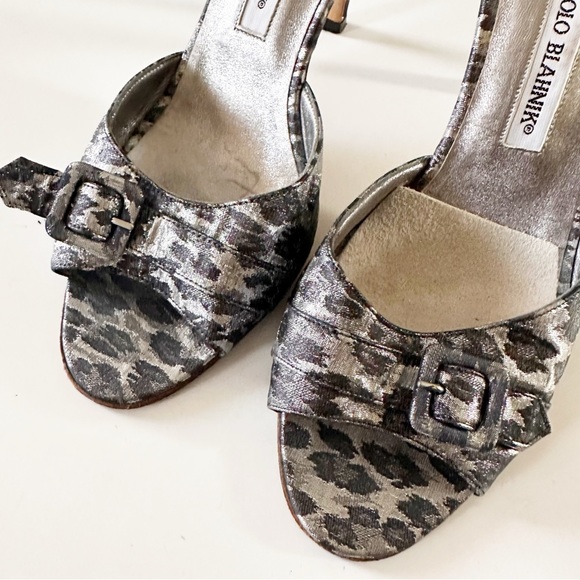 Manolo Blahnik Women’s 9 -39- Silver Cheetah Metallic Buckle D’orsay Heels - Picture 5 of 7